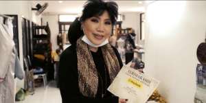 Maybank Gandeng Anne Avantie dan Asbisindo Salurkan APD Atasi Covid-19