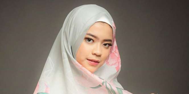 Kejutan! Karina Anak Bu Dosen Berhijab di Tukang Ojek Pengkolan