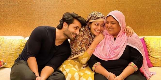 3 Gaya Aktris Bollywood di Hari Pertama Ramadhan