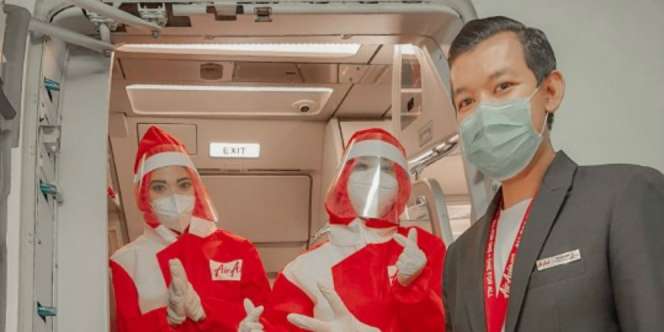 Seragam Baru Pramugari AirAsia Dilengkapi APD 