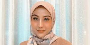 Pangling Banget, Gaya 5 HOTD Awkarin dalam Balutan Hijab