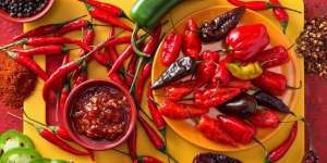 Dilarang Makan Pedas Saat Sahur dan Berbuka Puasa, Ini Penjelasannya!