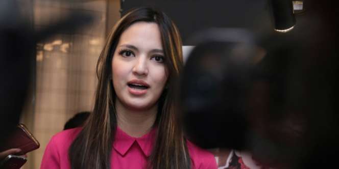 Panen Pujian, Gaya Santun Nia Ramadhani Berbalut Kaftan Muslimah