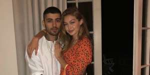 Dikabarkan Hamil, Tengok Gaya Gigi Hadid dengan Baby Bump
