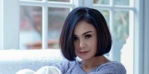 Yuni Shara Potong Rambut Sama Kapster Belanda, Hasilnya Bikin Pangling