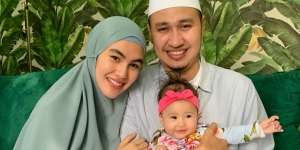 Pesona 5 Artis yang Jatuh ke Pelukan Ustadz