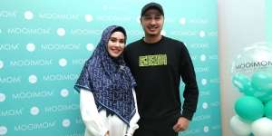 Pesona 5 Seleb Cantik yang Jadi Istri Ustaz, Auranya Adem!