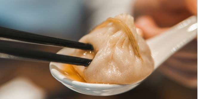 5 Makanan yang Seringkali Salah Cara Menyantapnya