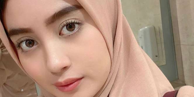 Tawarkan Buka Puasa, Manisnya Nabilah Eks JKT48 Berhijab