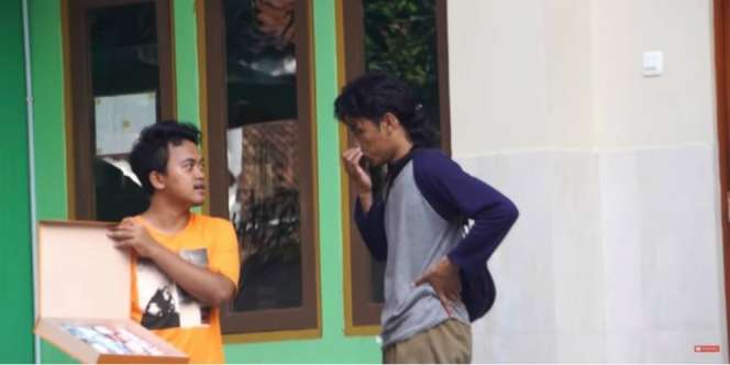 Antar Duit Rp100 Juta, Driver Ojol Nangis Sampai Sujud