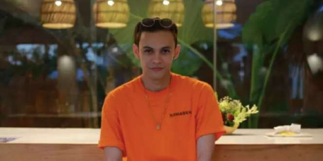 Sholat Pakai Tangan Thanos, Youtuber Minta Maaf
