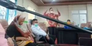 Detik-detik Anggota DPRD Gulingkan Meja Saat Rapat Covid-19