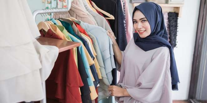 Jaga Kesegaran Hijab dan Pakaian Saat #DiRumahAja Itu Penting, Tahu Kenapa? 
