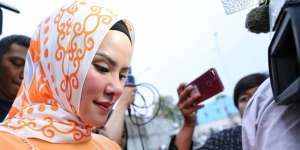 Duka Angel Lelga, Kenang Sang Ayah Saat Mendukungnya Jadi Mualaf