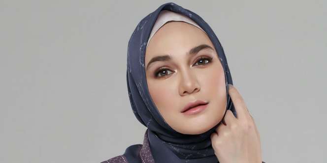 Potret Cantik Luna Maya Pakai Gamis Berhias Kristal dan Mutiara