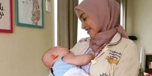 Pemain Tukang Ojek Pengkolan Antre Komentari Foto Anak Tika Bravani, Ikut Gemes!