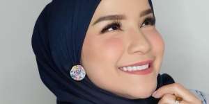 Tutorial Hijab Scarf dengan Anting ala Tasya Nur Medina