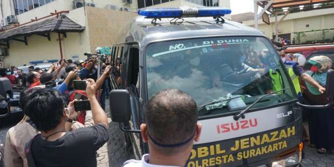 Lautan Kesedihan Antarkan Didi Kempot ke Pusara