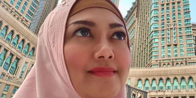 7 Tahun Mualaf, Intip Deretan Gaya Hijab Bella Saphira