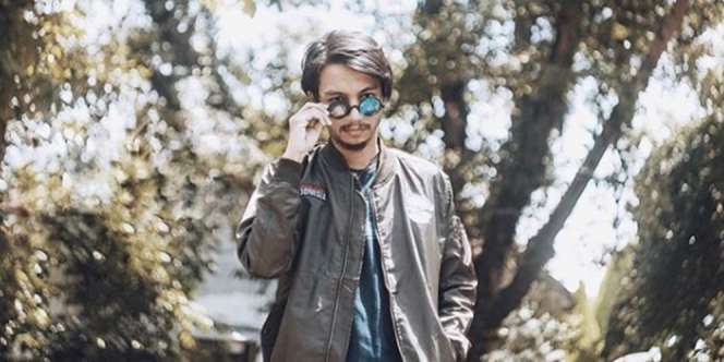 80 Kata - Kata Bijak Fiersa Besari, Romantis juga Puitis