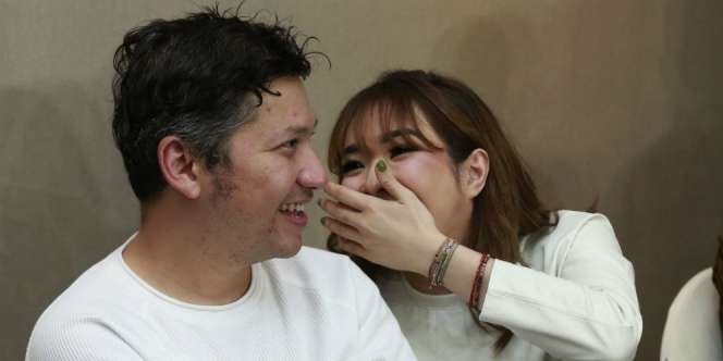 Bikin Baper, Momen Gading Marten Cium Pipi Gisel di Hari Ultah