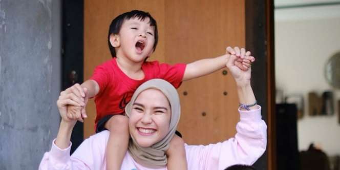 Kocak, Putra Zaskia Mecca Menangis Heboh karena Lagu 'Mamah Muda'