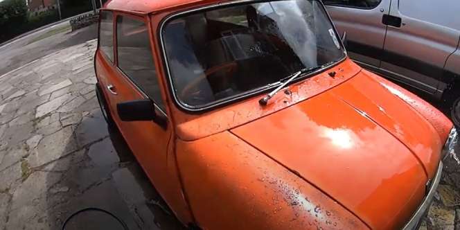 Setelah 25 Tahun Tak Dicuci, Mobil Mini Ini Bikin Pemiliknya Tercengang