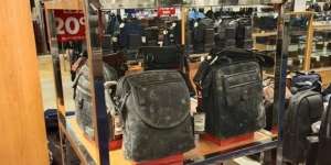 Mall 2 Bulan Tutup Lockdown, Merinding Lihat Barang Dagangan Tas-Sepatu di Toko