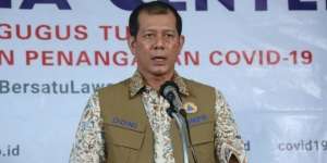 Pemerintah Bolehkan Warga di Bawah 45 Tahun Beraktivitas di Luar Rumah