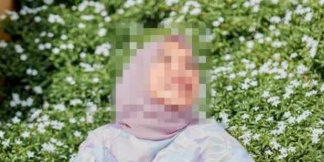 Rebahan di Taman Bunga Demi Konten, Influencer Panen Cacian