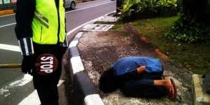 Pemuda Ambruk di Depan Gandara City Bikin Panik, Saat Dicek..
