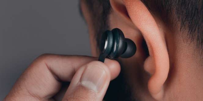Kelamaan Pakai Earphone, Telinga Bocah 10 Tahun Dipenuhi Jamur