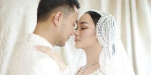 Momen Zaskia Gotik Ngaji Bareng Suami, Netizen: Adem...