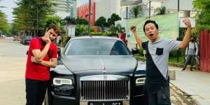 Gaya Sultan! Mobil Roll Royce Raffi Ahmad Dipakai Jemur Kasur dan Rengginang