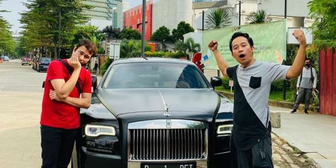 Gaya Sultan! Mobil Roll Royce Raffi Ahmad Dipakai Jemur Kasur dan Rengginang