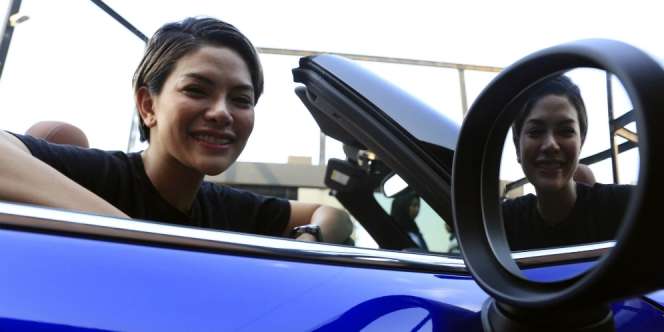 Nikita Mirzani Lelang Mini Cooper Buat Bantu Korban PHK