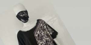 Stylish di Rumah dengan Koleksi Homedress Batik Lia Mustafa