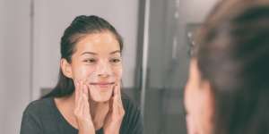 Tips Memilih Pembersih Wajah untuk Kulit Sensitif