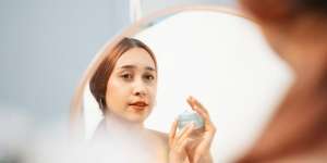 Seberapa Penting Memakai Skincare di Malam Hari?