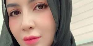 Mantap Berhijrah, Intip Gaya Hijab Five Fi yang Modis