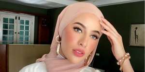 4 Aksesori ala Selebriti untuk Percantik Gaya Hijabmu