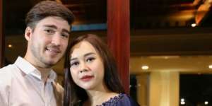 Suami Aura Kasih Sempat Ngambek Di-Unfollow di Instagram