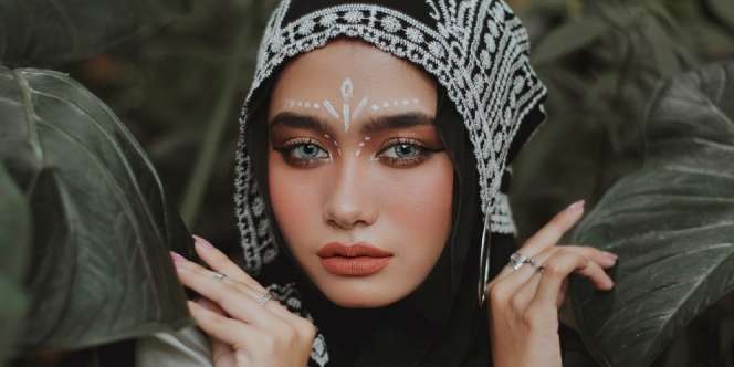 4 Tren Makeup 2020 yang Bisa Dicoba Selama Physical Distancing