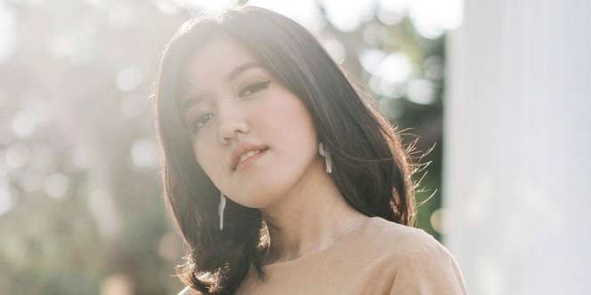 Antara Karier dan Sekolah, Ify Alyssa Bawa Guru Les ke Tempat Syuting