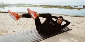 Dampak Baik dan Buruk Sit Up untuk Kesehatan Tubuh