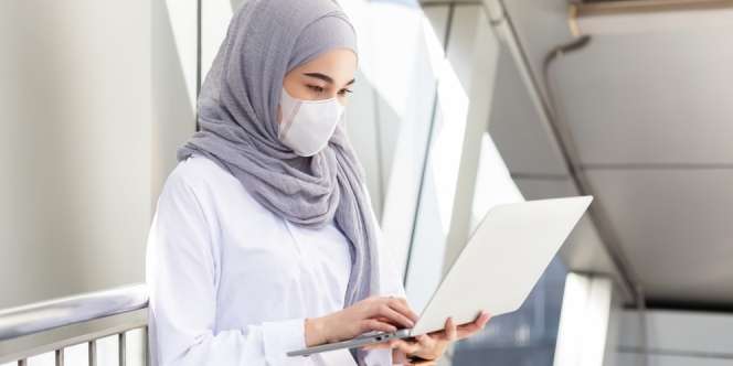 Camkan! Sinar Ponsel Bisa Membahayakan Kulit dan Picu Penuaan