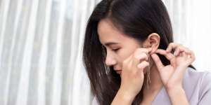 Tips Bersihkan Anting yang Dipakai Sehari-hari