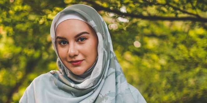 Potret Anggun Irish Bella Lakukan Virtual Photoshoot
