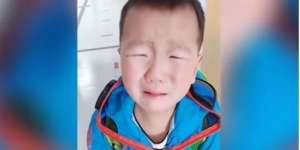 Lama Tak Sekolah karena Lockdown, Bocah Ini Nangis Tak Kenali Gurunya