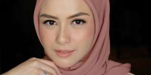 Inspirasi Outfit Renda nan Feminin ala Revalina S Temat